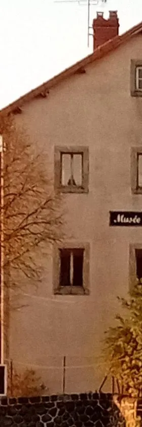 Gîte et Chambres d'hôtes du Musée Ecole，位于Le Monastier sur Gazeille的酒店