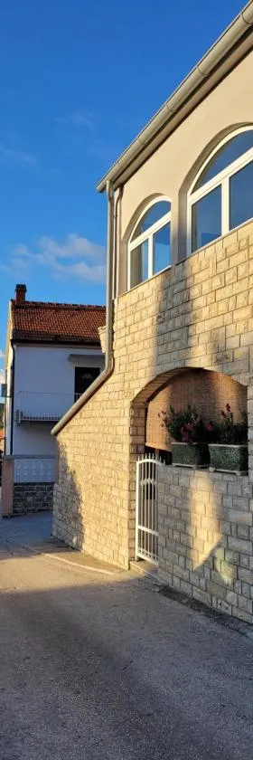 Villa Kaktusa，位于皮罗瓦茨的酒店