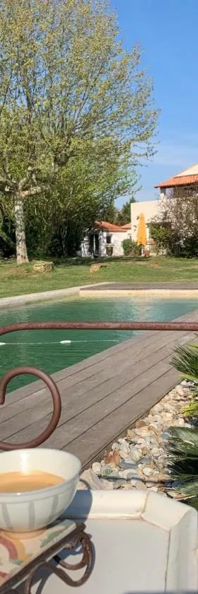 Appartement Duplex dans Petit Mas calme，位于Valergues的酒店