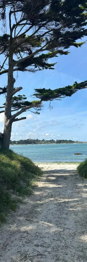 Maison de charme à 2km de la mer，位于凯卢昂的酒店