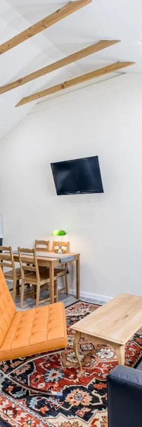Private stylish studio, near CSUN, Fast Wi-Fi，位于格拉纳达山的酒店