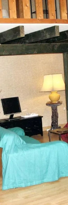 Studio confortable près de Beaumont-du-Périgord, 60 m², cheminée，位于Beaumont-du-Périgord的酒店
