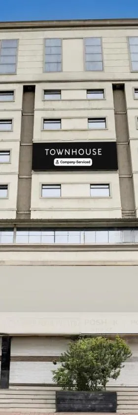 Super Townhouse Anand Formerly Hotel The Maison，位于阿南德的酒店