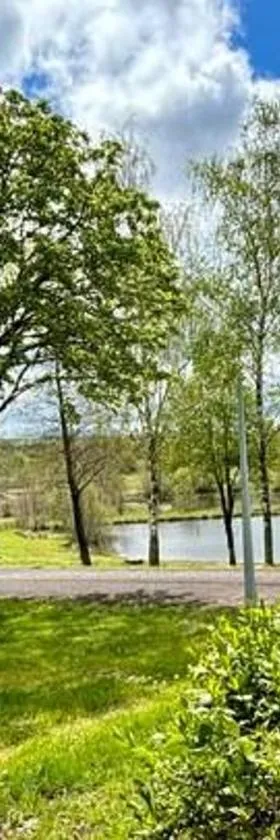 Camping Onlycamp Le Pioulat，位于Trizac的酒店