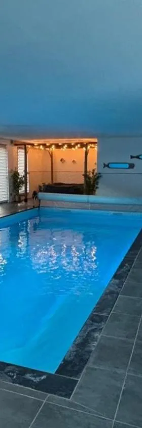 Superbe studio privée au calme avec piscine et spa，位于Sailly-lès-Lannoy的酒店