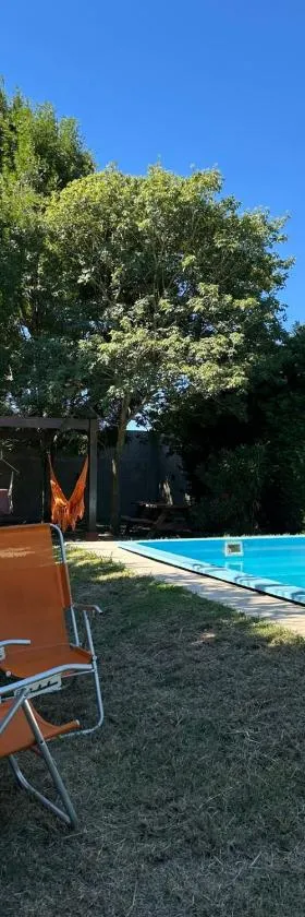 Casa con pileta y patio privado en Ibarlucea，位于Ibarlucea的酒店