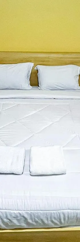 RedDoorz Plus at Krishna Homestay Kupang，位于古邦的酒店