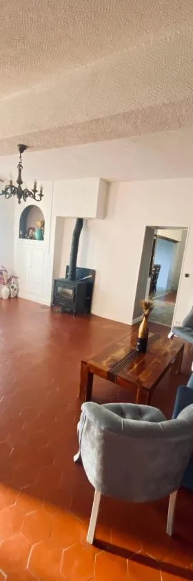 Appartement Indépendant avec jardin, entrée autonome par boîte à clé , Self-Check-In，位于Saint-Clément的酒店