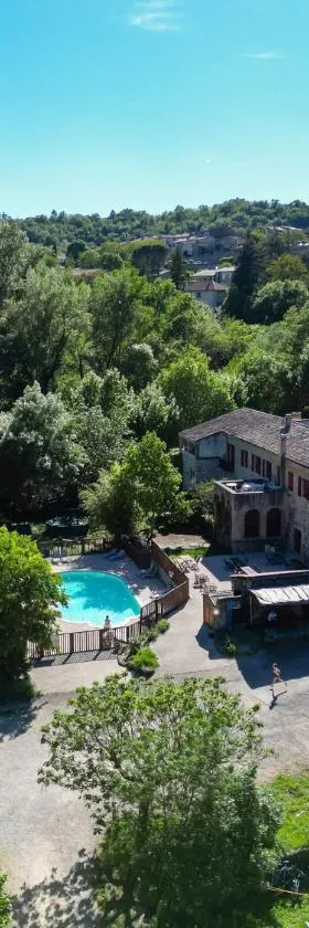 Le Moulin D'onclaire Camping et chambres d'hôtes，位于Coux的酒店