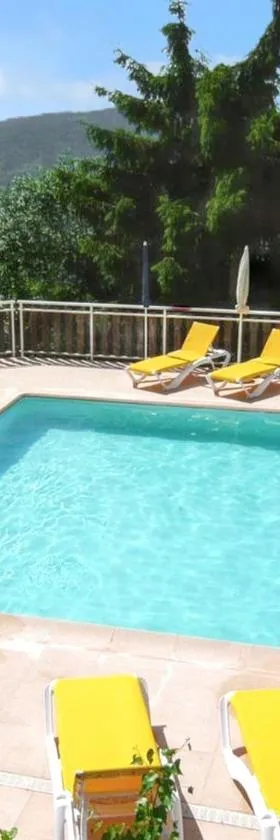 Chalet charmant au Tholy avec piscine partagée，位于莱托利的酒店