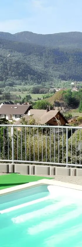 Appartement confortable à Oderen 68 m² avec piscine partagée，位于Oderen的酒店