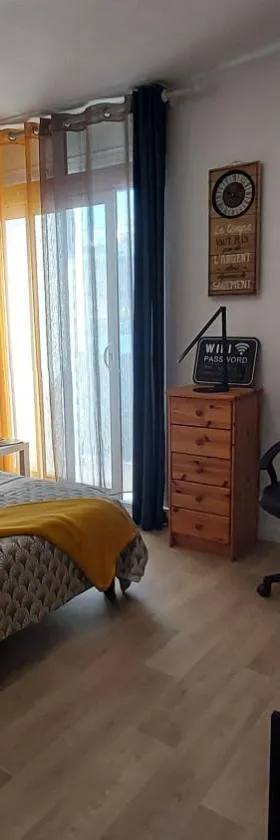 Chez LOLO CHAMBRE DOUBLE 14,60 M2，位于佩萨克的酒店