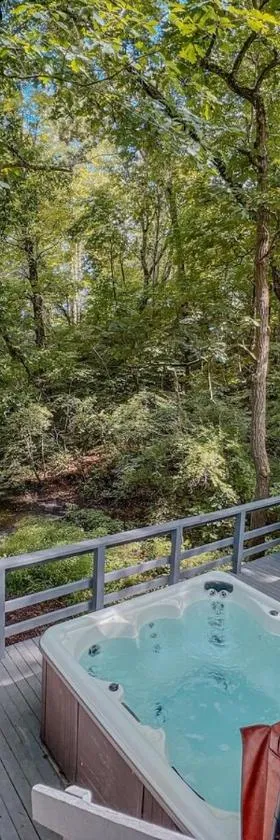 Lake Life, Hocking Hills, Hot Tub, Fireplace, Pond，位于Rockbridge的酒店