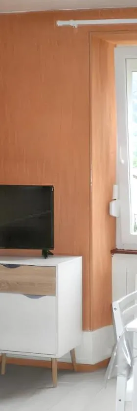 Appartement charmant à Plancher-les-Mines 40 m² avec jardin，位于Plancher-les-Mines的酒店