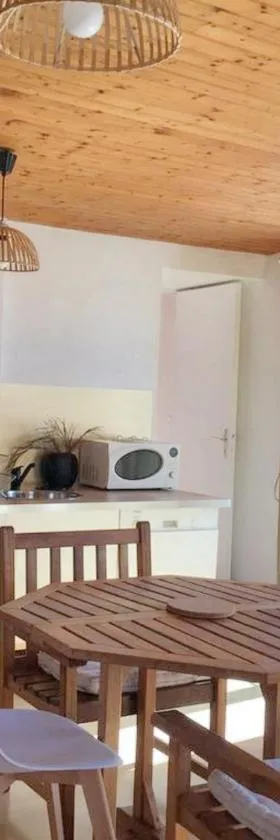 Appartement charmant avec vue sur la mer à Granville - 55 m²，位于格朗维尔的酒店