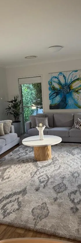 Tranquil Retreat - Your Own Room in a Peaceful Modern Shared House in Warner Lakes，位于Lawnton的酒店