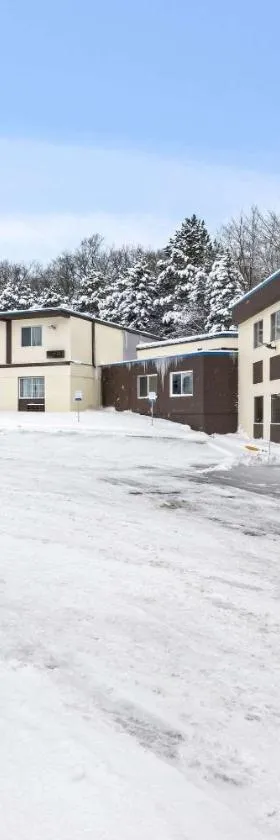 Econo Lodge Manistee，位于马尼斯蒂的酒店