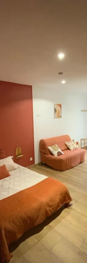 Chambre- Indépendant et Autonome，位于Santilly的酒店