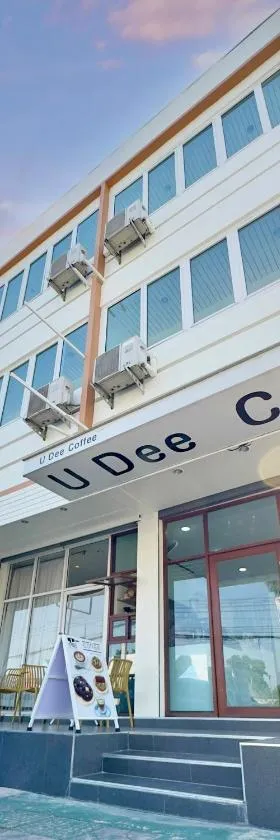 由迪伊客房和咖啡酒店，位于北碧的酒店