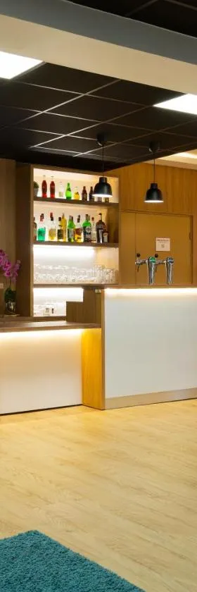 Brit Hotel Confort Amiens，位于隆戈的酒店
