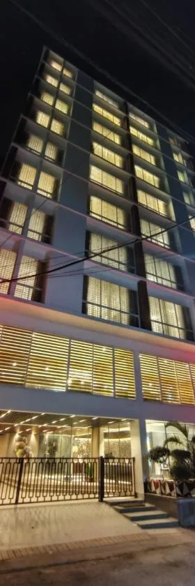 Royal Pearl Suites，位于库克斯巴扎的酒店