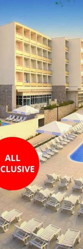 Family Hotel Adria - All inclusive，位于比奥格勒·纳·莫鲁的酒店