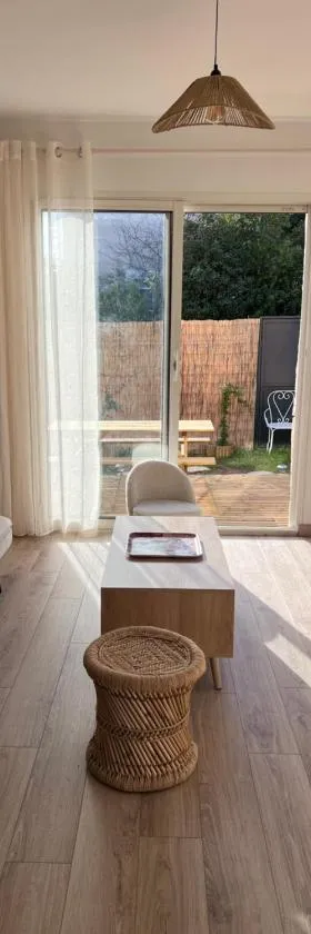 Jolie maison avec jardin, 2 chambres，位于Saint-Jean-de-Fos的酒店