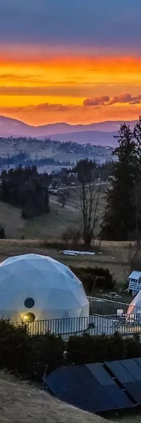 Glamping Gliczarów Klapnioki，位于Leśnica的酒店