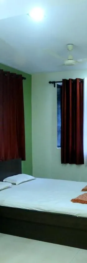 Hotel Abhiraj，位于Pawas的酒店