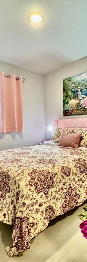 1 BD Apt with 2 Extra Sofa Beds 13 mins to SeaTac Airport，位于西雅图的酒店