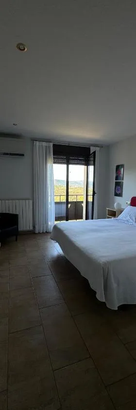 Novella Hotel de Muntanya，位于贝纳萨尔的酒店