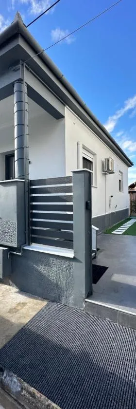 BelAir Luxury Living - 'The One Villa'，位于卡尔季察的酒店