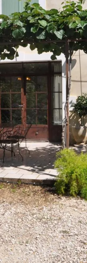 Gîte Du Mas Des Oliviers，位于Mézoargues的酒店