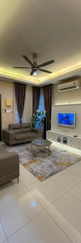 Aisy Q Homestay Musliim，位于Kampong Padang Keladi的酒店