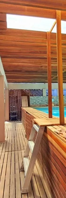 Waterland Suites，位于帕拉马里博的酒店