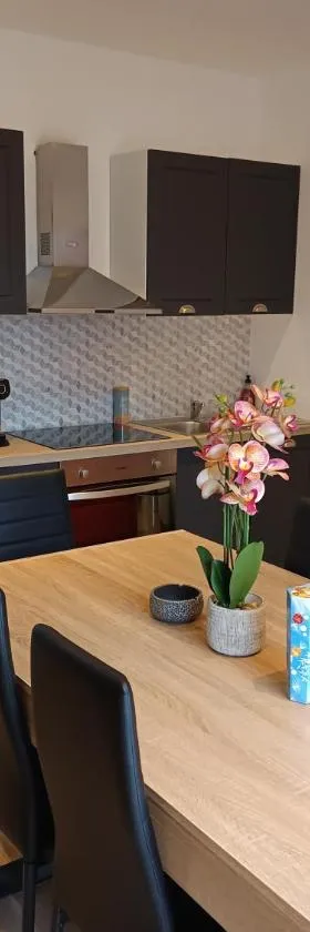 gîte dans endroit atypique，位于Flamets-Frétils的酒店