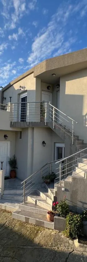 Kourites Apartments，位于扎罗斯的酒店