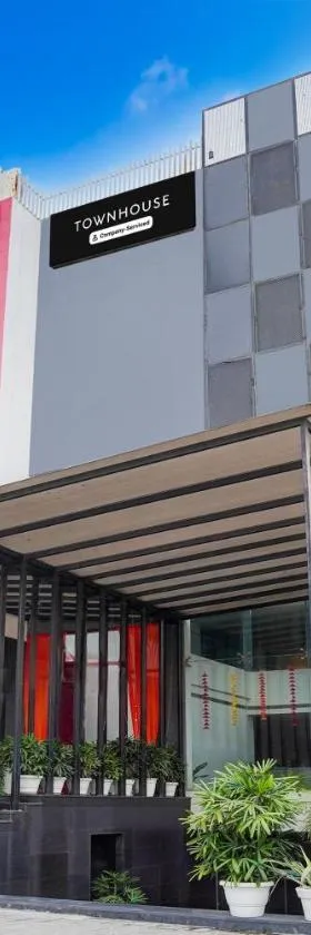 Super Townhouse Gomti Nagar Matiyari，位于Chinhat的酒店