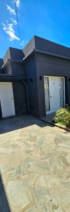 Casa belgrano Lobos，位于洛博斯的酒店