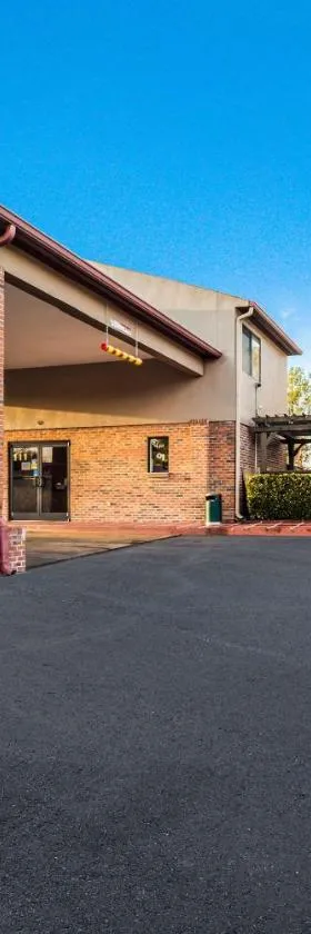 Quality Inn Columbia Airport，位于西哥伦比亚的酒店