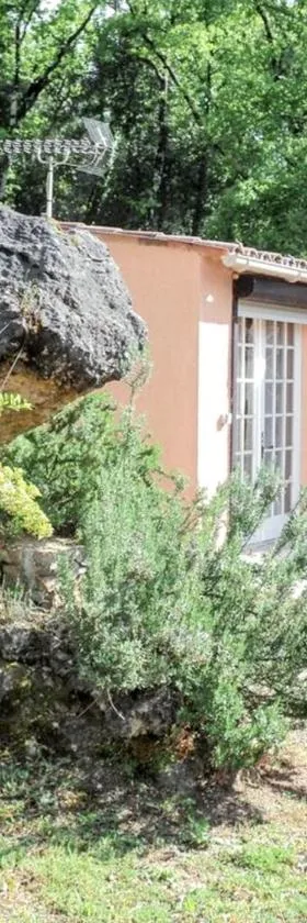 Maison charmante à Montauroux avec jacuzzi et vue，位于蒙托鲁的酒店