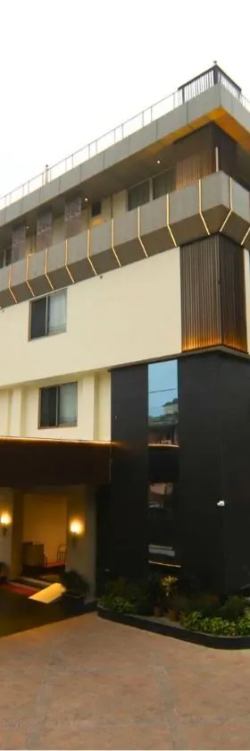 Hotel Vasundhara Palace，位于瑞诗凯诗的酒店