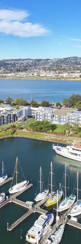 DoubleTree by Hilton Hotel Berkeley Marina，位于伯克利的酒店