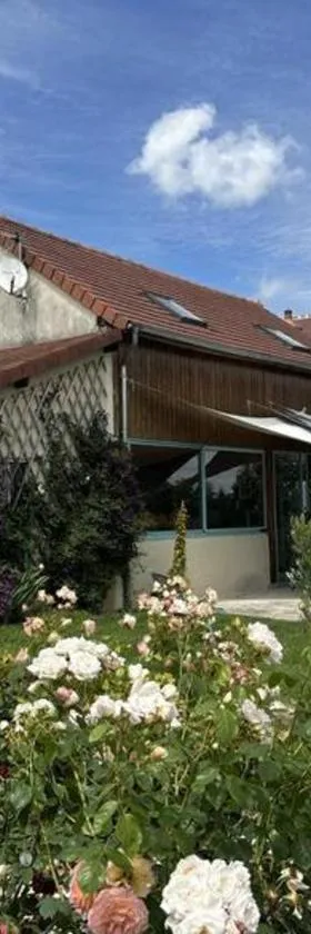 Gite de la roseraie，位于Louchy-Montfand的酒店