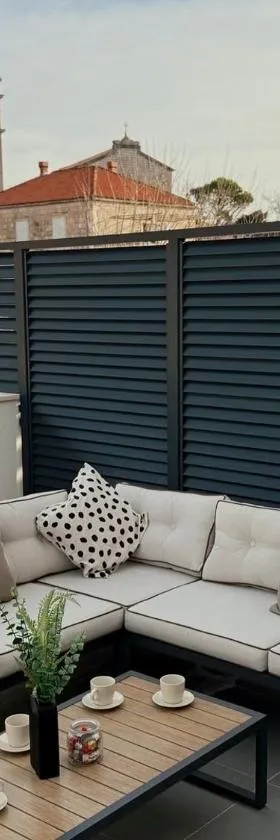 Dawn & Dusk - Modern Two Bedroom Apartment with Mountain Views，位于西利皮的酒店