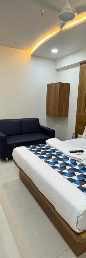 Hotel Signature，位于Ankleshwar的酒店
