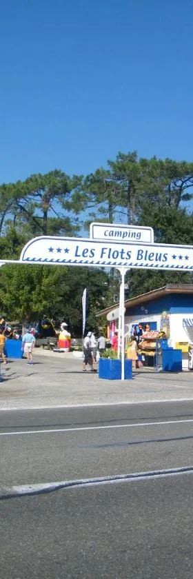 Camping de la Dune "Les Flots Bleus"，位于派拉索梅的酒店