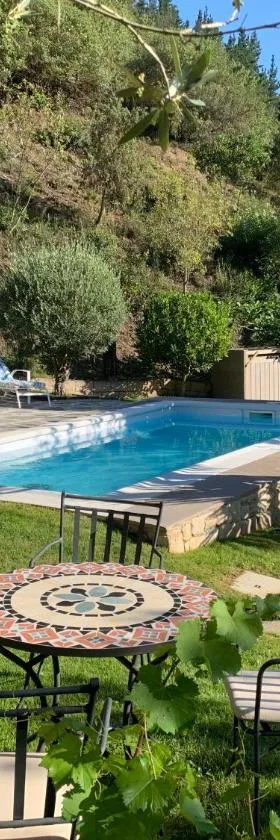 La Finca Roja - Apartment 1, apartment 2, Chalet，位于波特斯的酒店