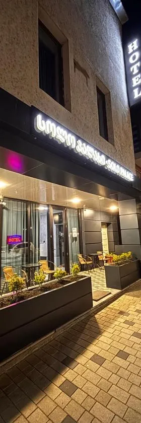 Solo Palace，位于鲁斯塔维的酒店