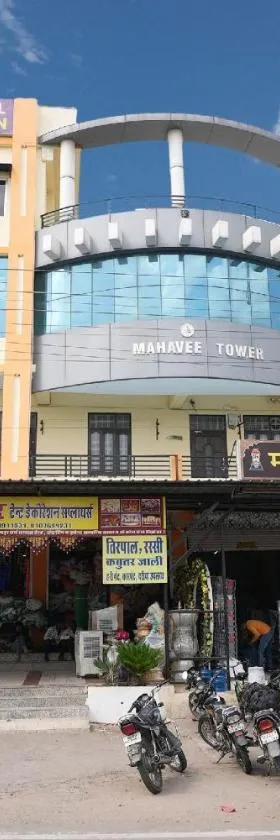 Hotel Lotus Inn near Udaipur City Railway Station，位于乌代浦的酒店